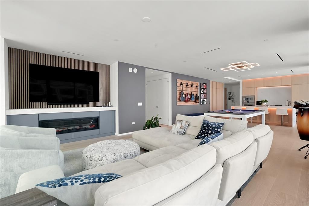 For Sale: $2,799,000 (2 beds, 2 baths, 2012 Square Feet)