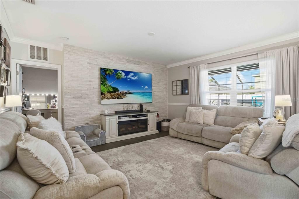 For Sale: $589,000 (5 beds, 2 baths, 2889 Square Feet)