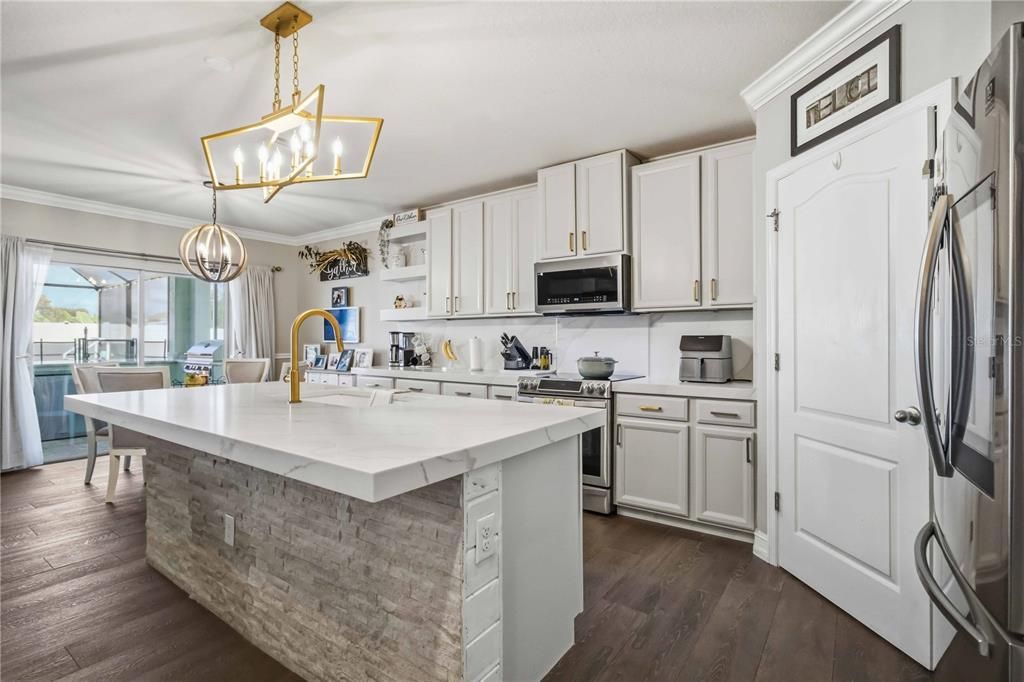 For Sale: $589,000 (5 beds, 2 baths, 2889 Square Feet)