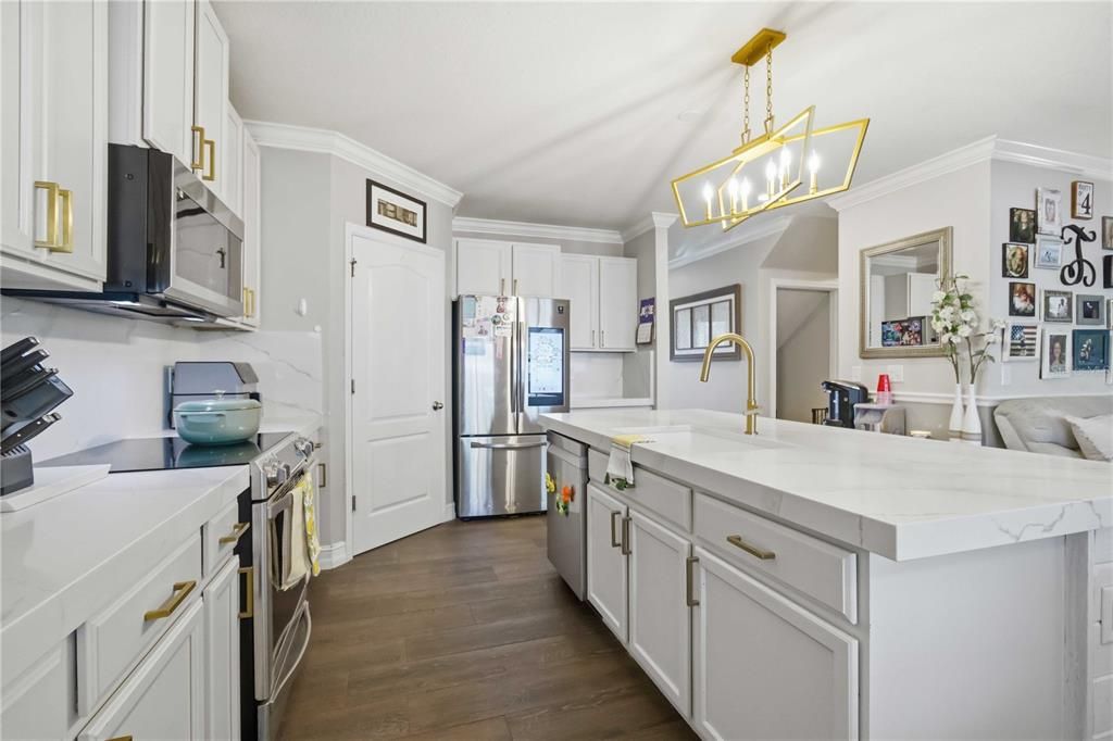 For Sale: $589,000 (5 beds, 2 baths, 2889 Square Feet)