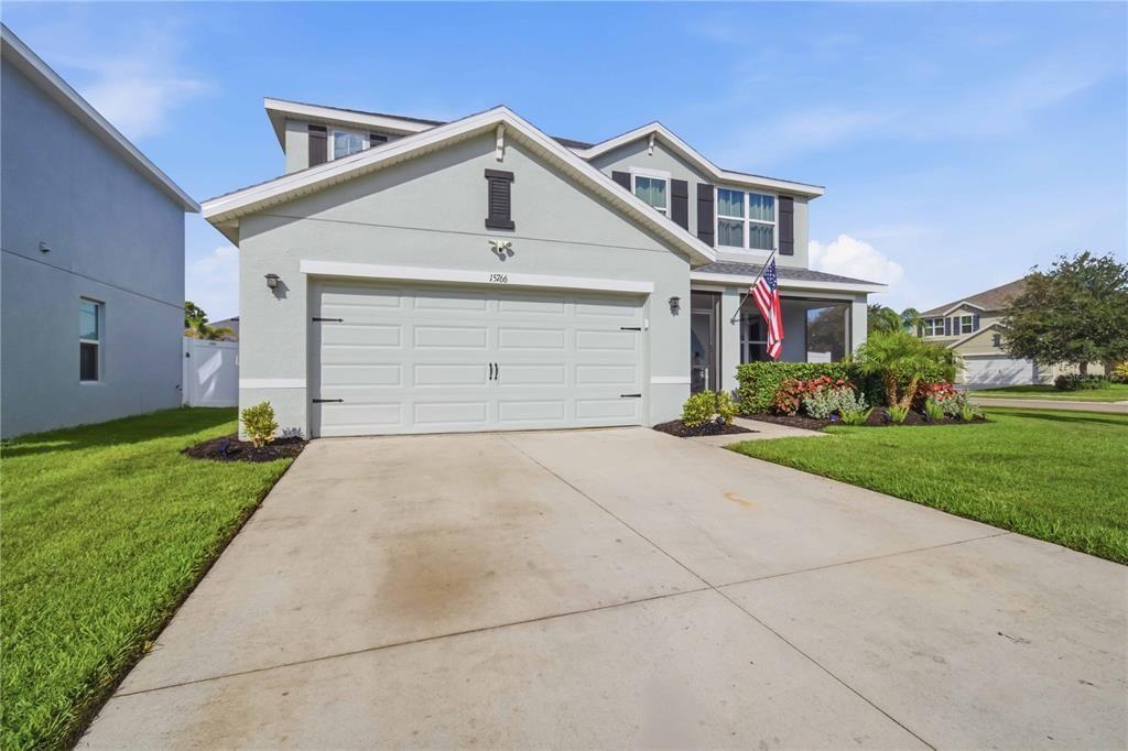 For Sale: $589,000 (5 beds, 2 baths, 2889 Square Feet)
