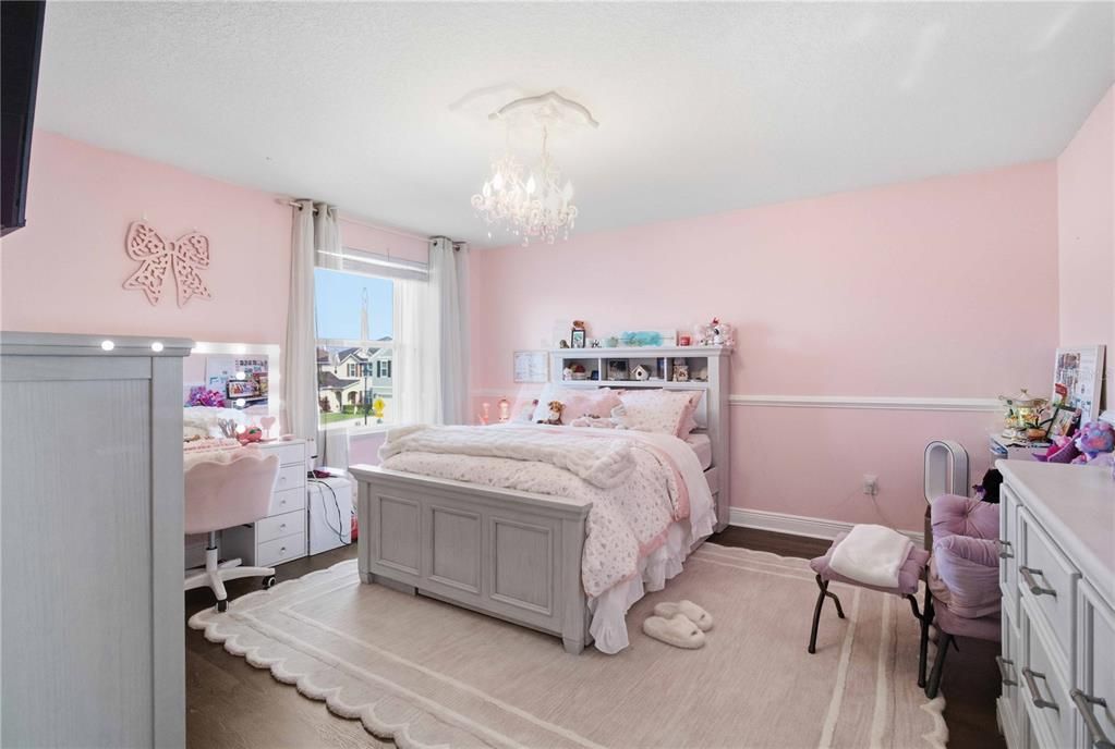 For Sale: $589,000 (5 beds, 2 baths, 2889 Square Feet)