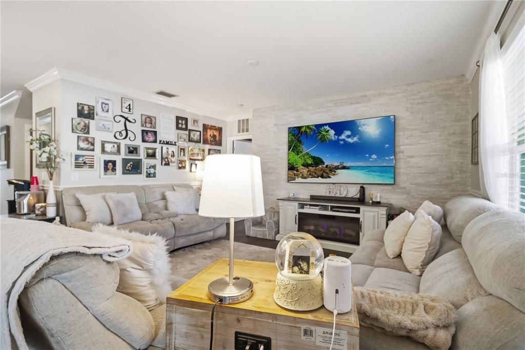 For Sale: $589,000 (5 beds, 2 baths, 2889 Square Feet)