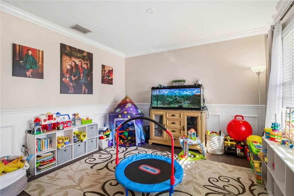 For Sale: $589,000 (5 beds, 2 baths, 2889 Square Feet)