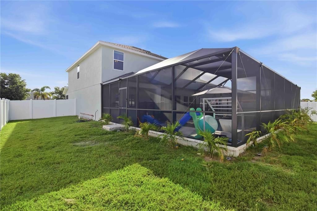 For Sale: $589,000 (5 beds, 2 baths, 2889 Square Feet)