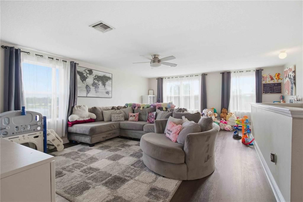 For Sale: $589,000 (5 beds, 2 baths, 2889 Square Feet)