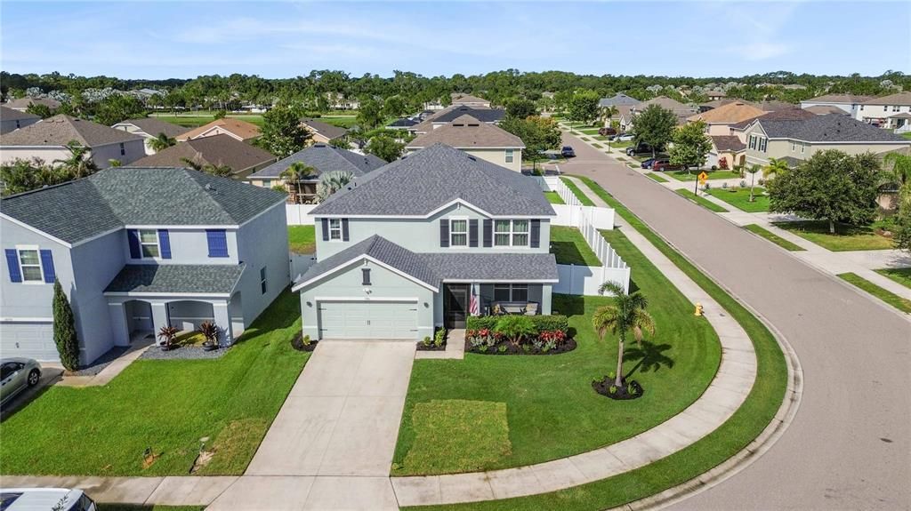 For Sale: $589,000 (5 beds, 2 baths, 2889 Square Feet)