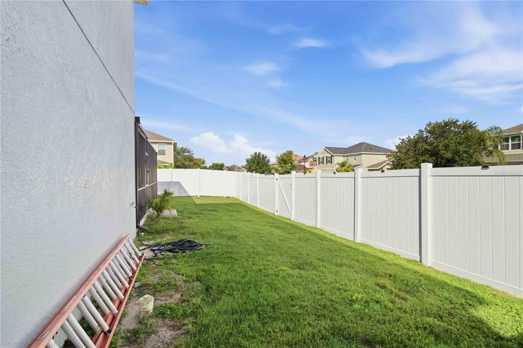 For Sale: $589,000 (5 beds, 2 baths, 2889 Square Feet)