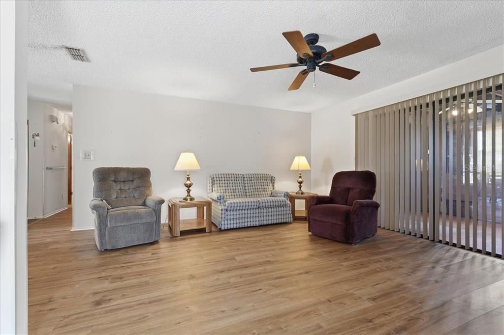 For Sale: $265,000 (2 beds, 2 baths, 1103 Square Feet)