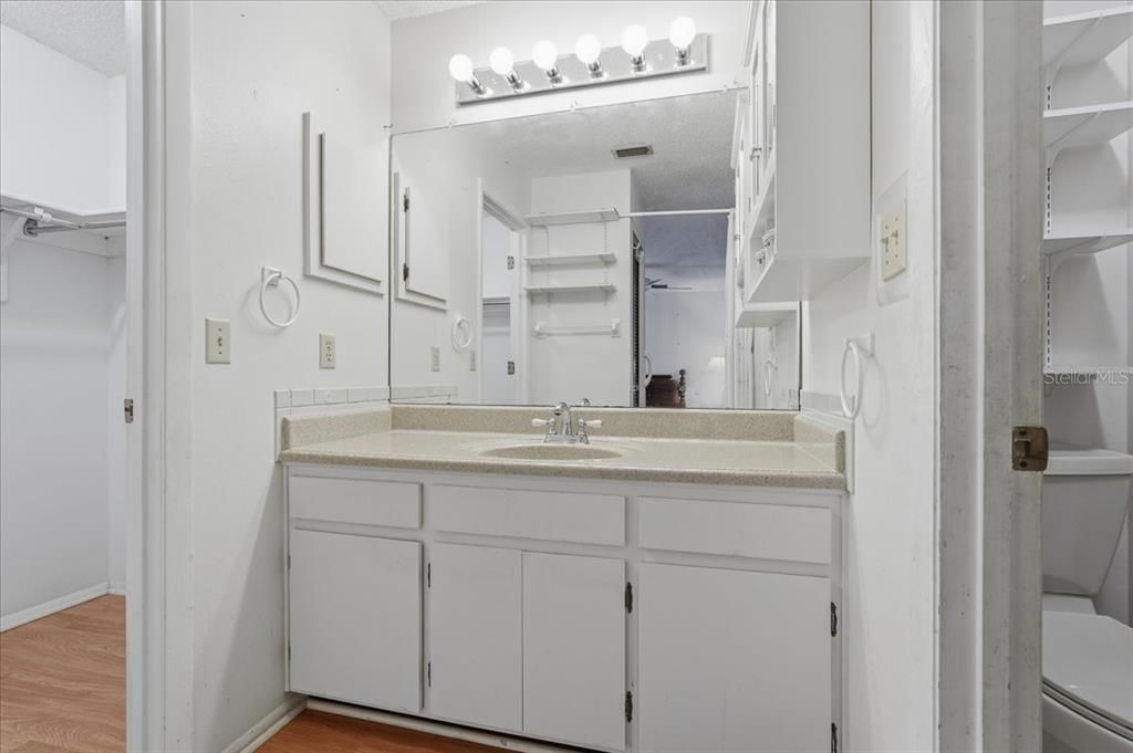 For Sale: $265,000 (2 beds, 2 baths, 1103 Square Feet)