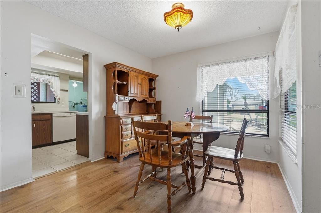 For Sale: $265,000 (2 beds, 2 baths, 1103 Square Feet)