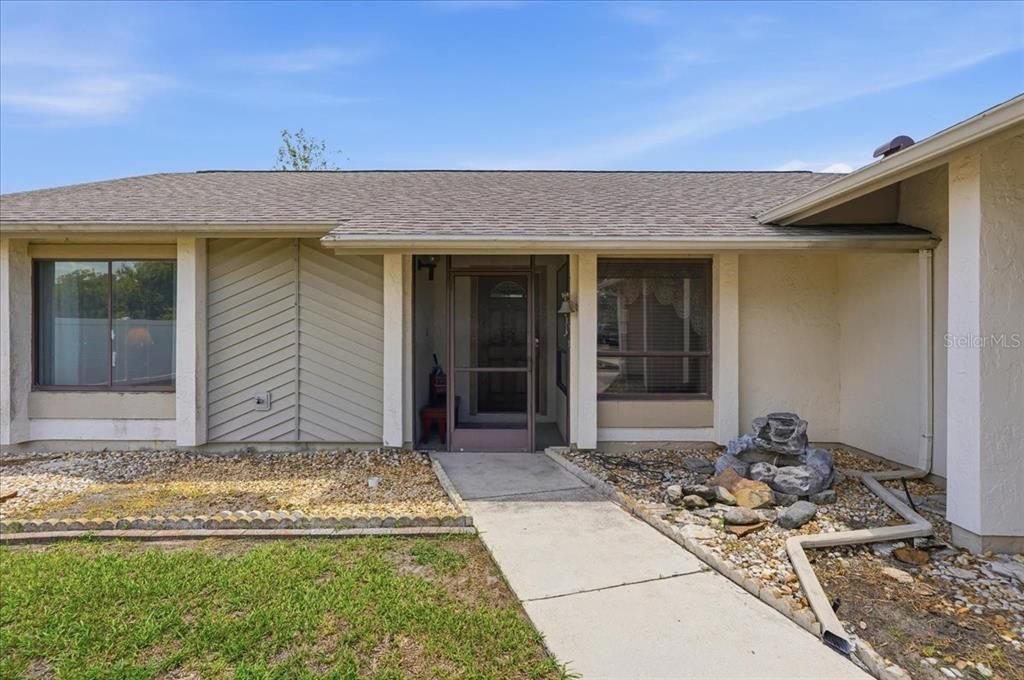 For Sale: $265,000 (2 beds, 2 baths, 1103 Square Feet)