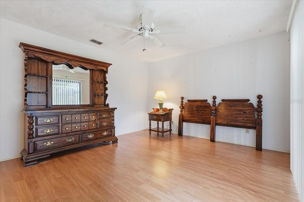 For Sale: $265,000 (2 beds, 2 baths, 1103 Square Feet)