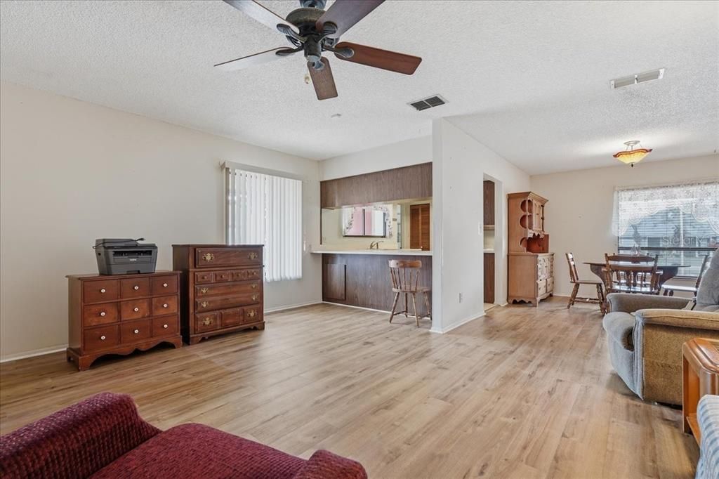 For Sale: $265,000 (2 beds, 2 baths, 1103 Square Feet)