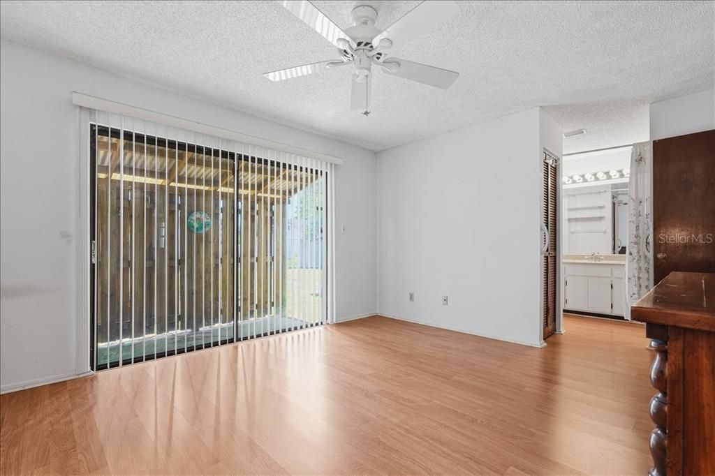 For Sale: $265,000 (2 beds, 2 baths, 1103 Square Feet)