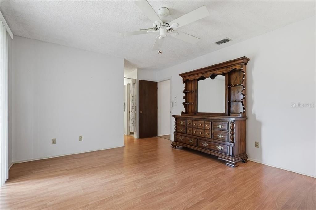 For Sale: $265,000 (2 beds, 2 baths, 1103 Square Feet)