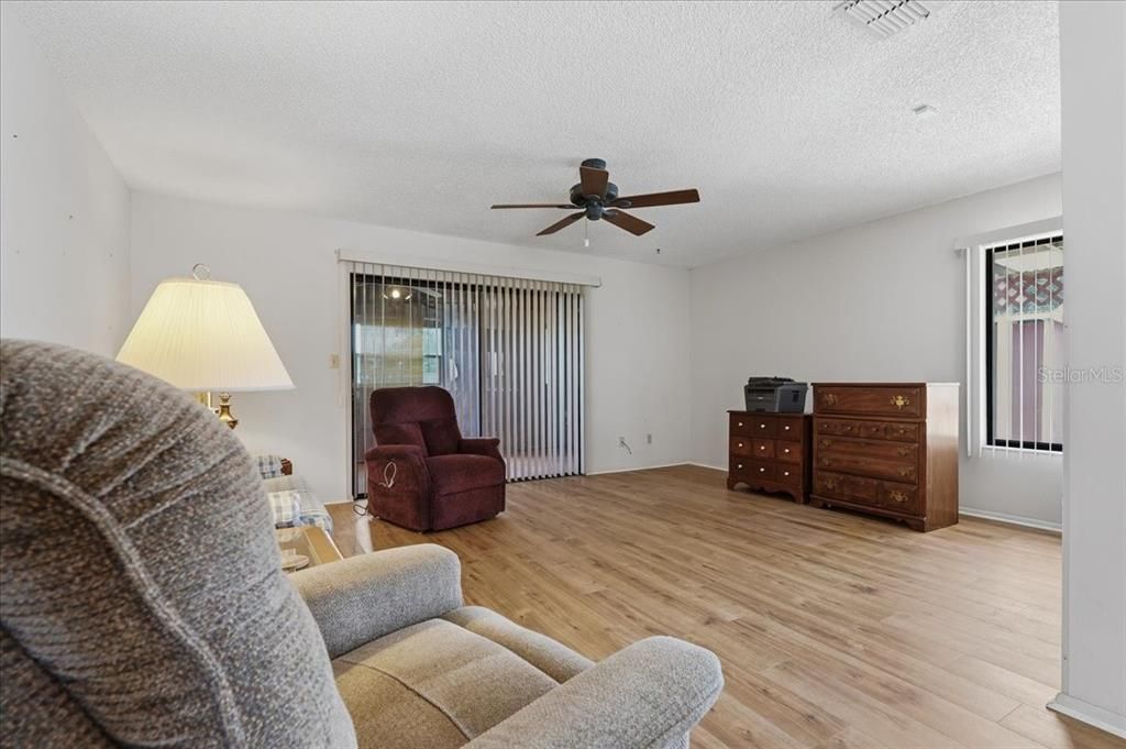 For Sale: $265,000 (2 beds, 2 baths, 1103 Square Feet)