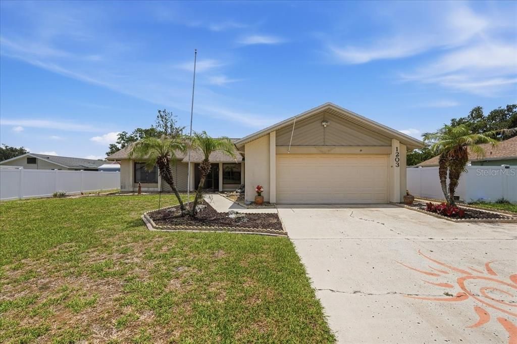 For Sale: $265,000 (2 beds, 2 baths, 1103 Square Feet)