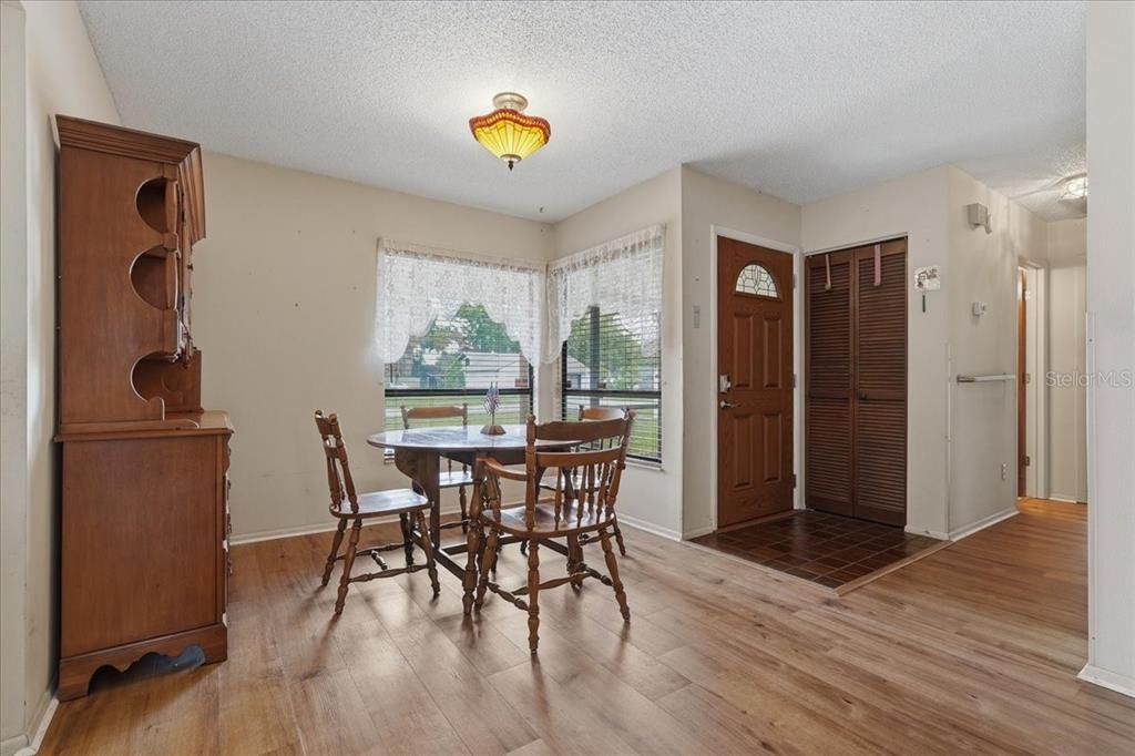 For Sale: $265,000 (2 beds, 2 baths, 1103 Square Feet)
