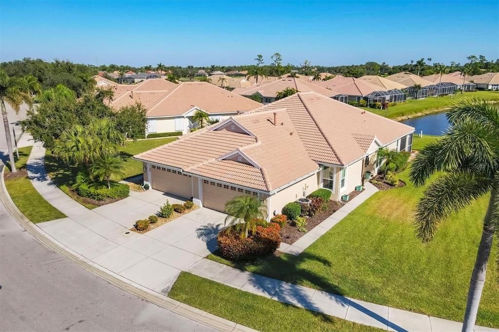 For Sale: $299,900 (2 beds, 2 baths, 1340 Square Feet)