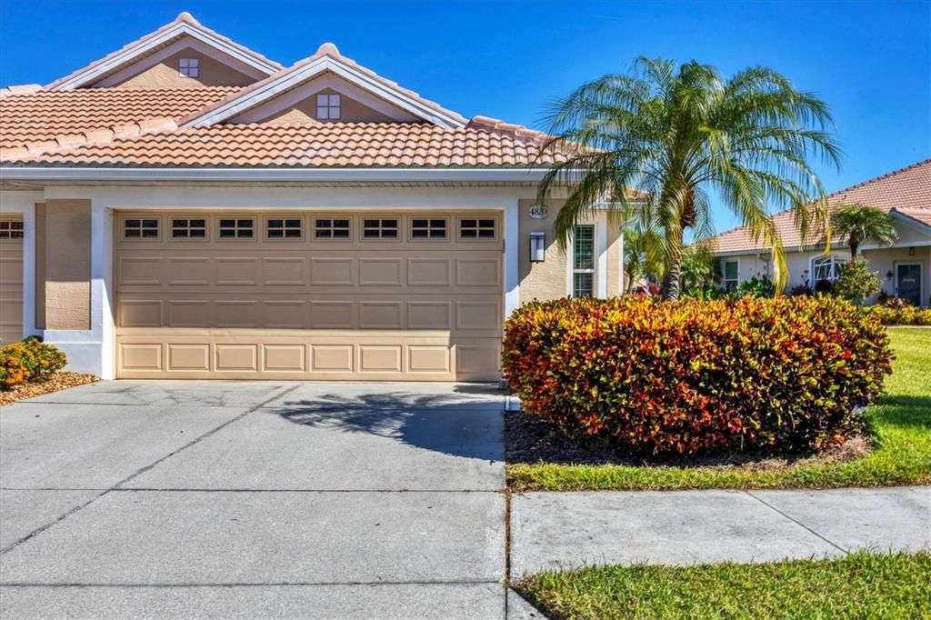 For Sale: $299,900 (2 beds, 2 baths, 1340 Square Feet)