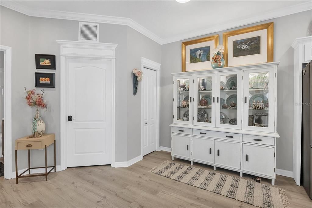 For Sale: $299,900 (2 beds, 2 baths, 1340 Square Feet)