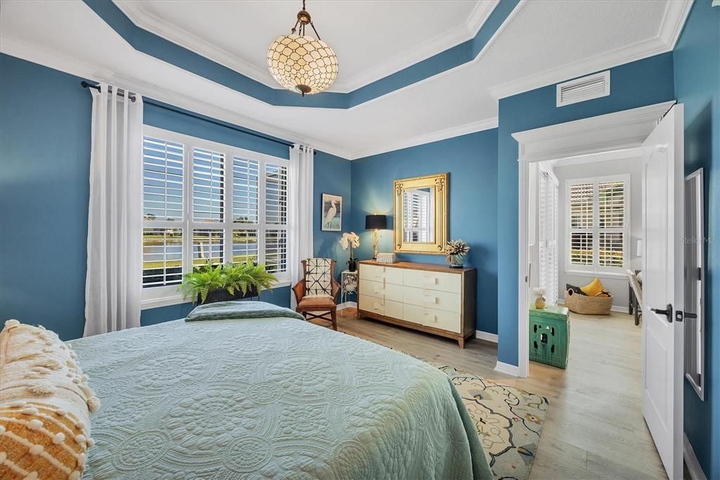 For Sale: $299,900 (2 beds, 2 baths, 1340 Square Feet)