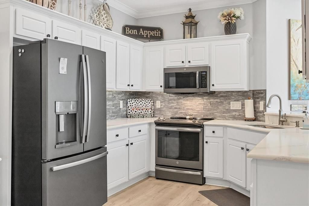 For Sale: $299,900 (2 beds, 2 baths, 1340 Square Feet)