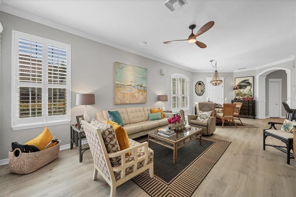 For Sale: $299,900 (2 beds, 2 baths, 1340 Square Feet)