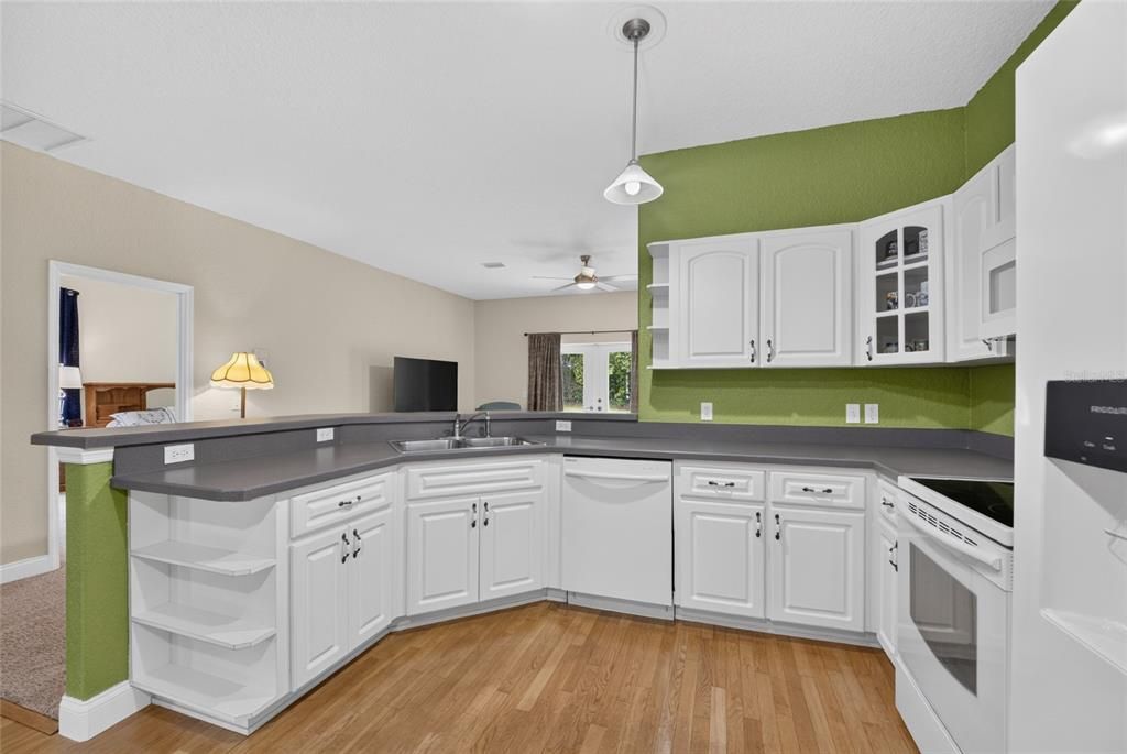 For Sale: $279,000 (3 beds, 2 baths, 1824 Square Feet)