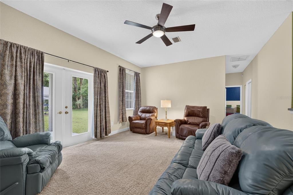 For Sale: $279,000 (3 beds, 2 baths, 1824 Square Feet)