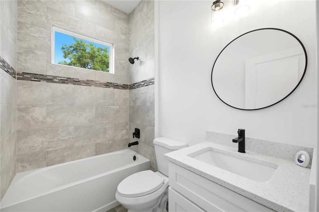 На продажу: $345,000 (4 спален, 3 ванн, 1802 Квадратных фут)