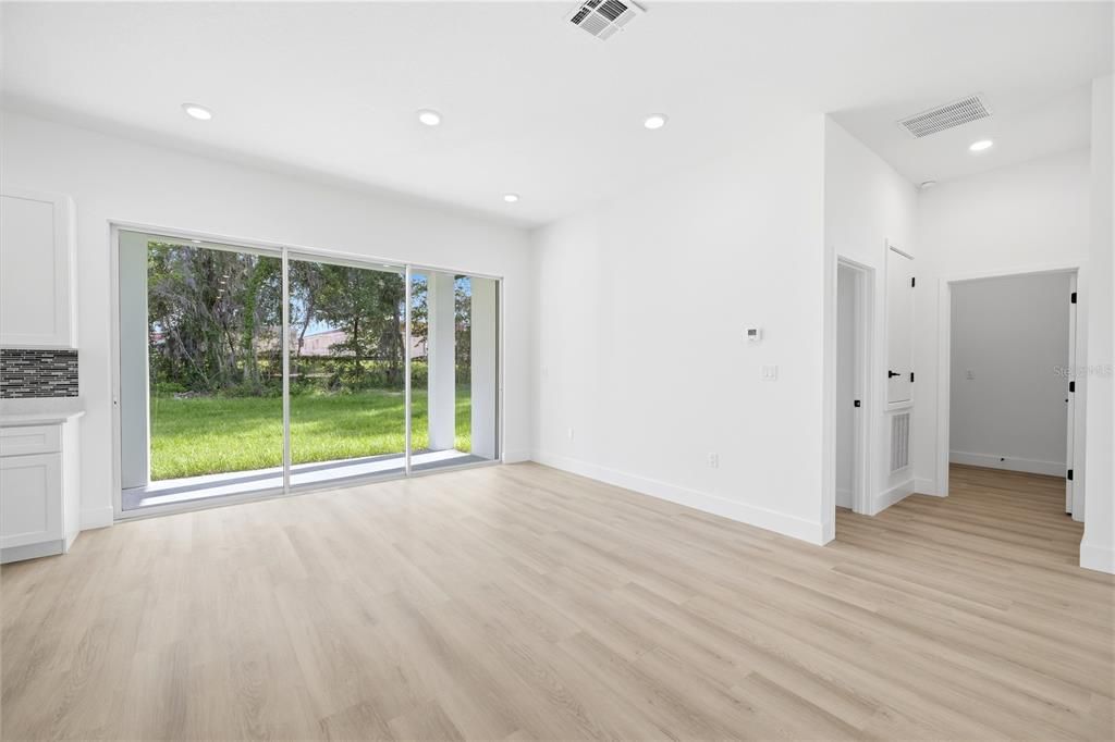 На продажу: $345,000 (4 спален, 3 ванн, 1802 Квадратных фут)