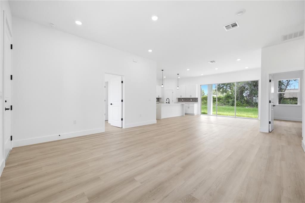 На продажу: $345,000 (4 спален, 3 ванн, 1802 Квадратных фут)