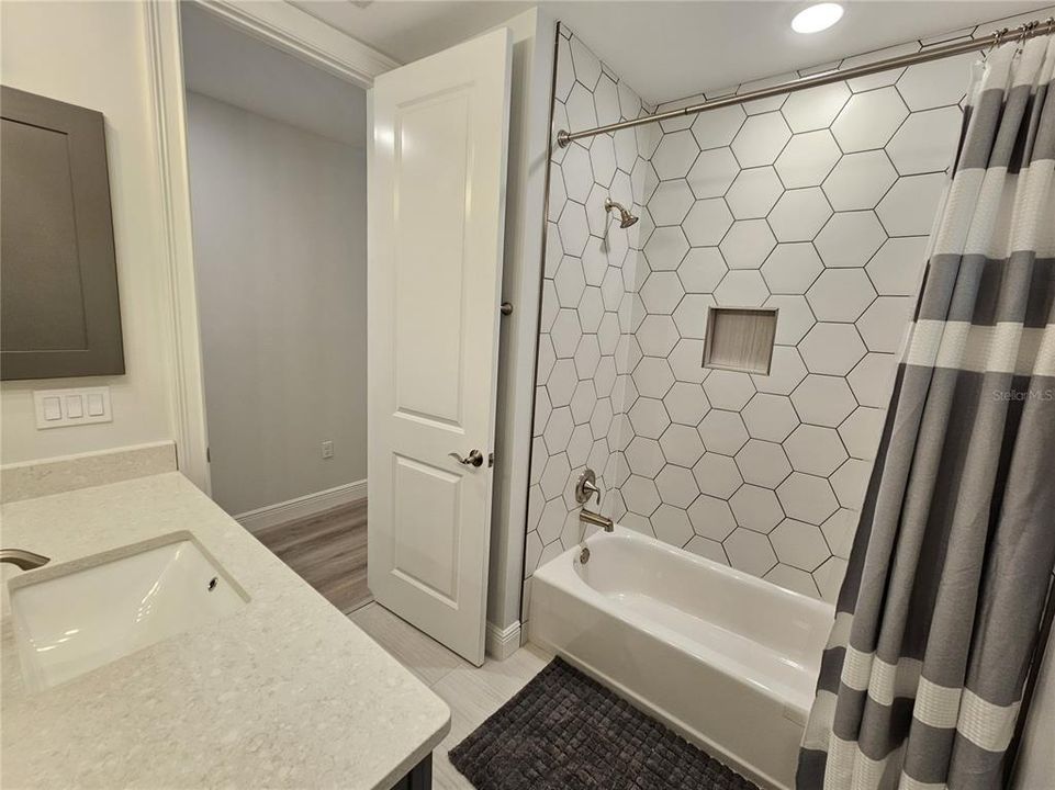 For Rent: $6,900 (3 beds, 2 baths, 1802 Square Feet)