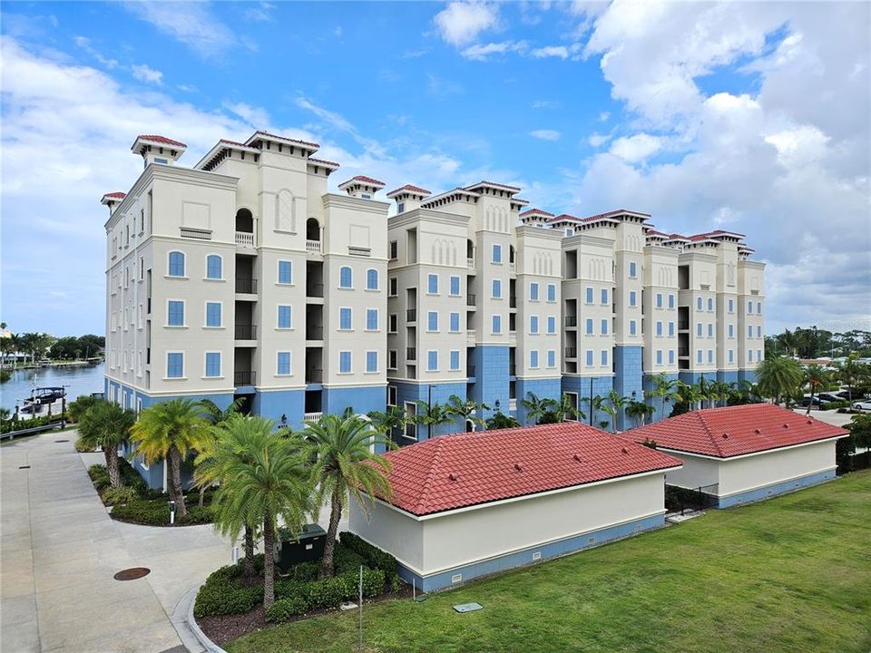 For Rent: $6,900 (3 beds, 2 baths, 1802 Square Feet)