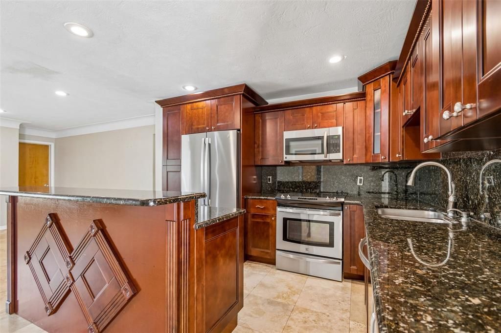 Activo con contrato: $505,000 (3 camas, 2 baños, 1700 Pies cuadrados)