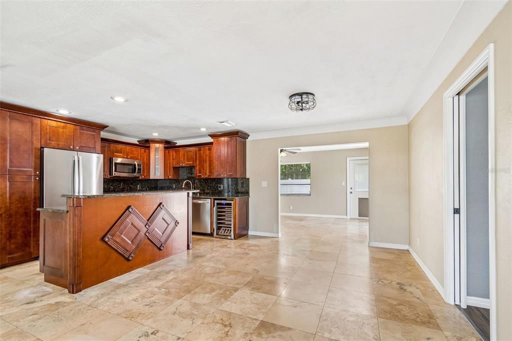 Activo con contrato: $505,000 (3 camas, 2 baños, 1700 Pies cuadrados)