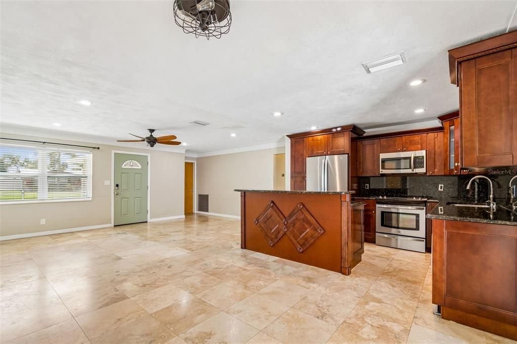 Activo con contrato: $505,000 (3 camas, 2 baños, 1700 Pies cuadrados)