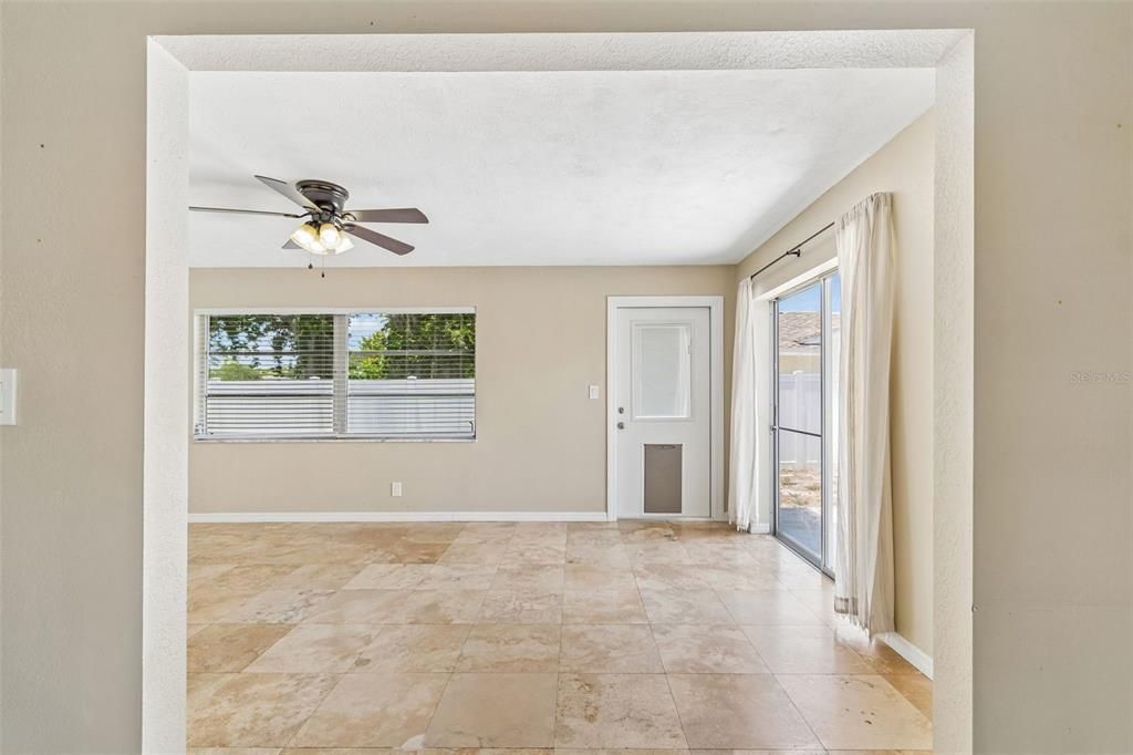 Activo con contrato: $505,000 (3 camas, 2 baños, 1700 Pies cuadrados)