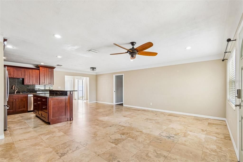 Activo con contrato: $505,000 (3 camas, 2 baños, 1700 Pies cuadrados)
