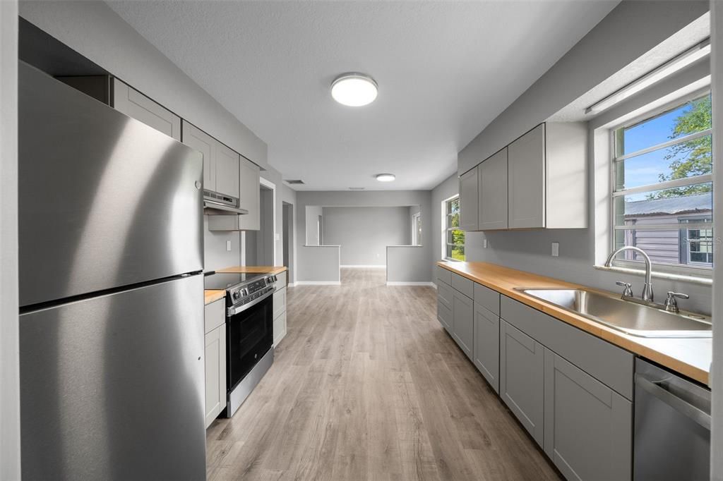For Sale: $270,000 (3 beds, 2 baths, 1756 Square Feet)