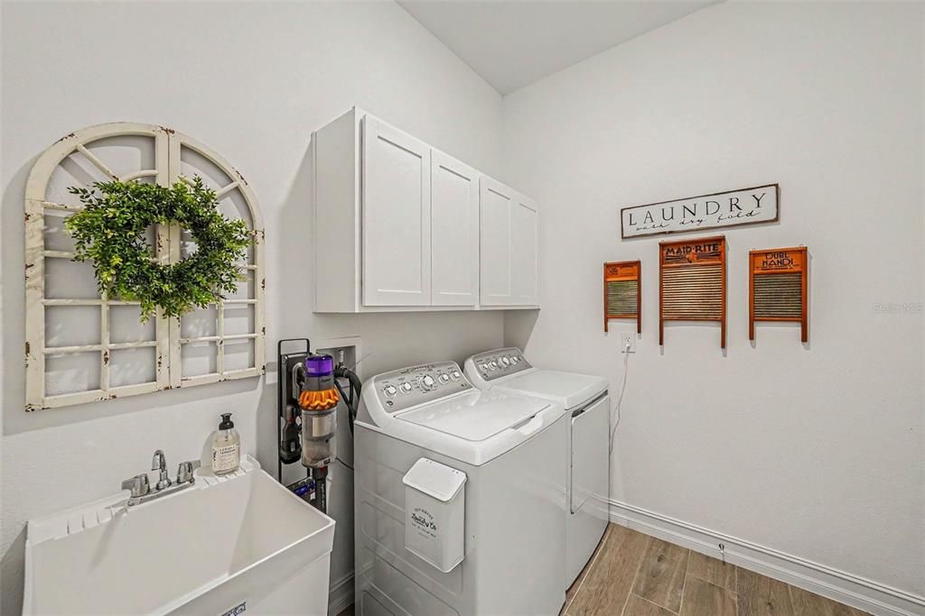 For Sale: $575,000 (4 beds, 3 baths, 2632 Square Feet)