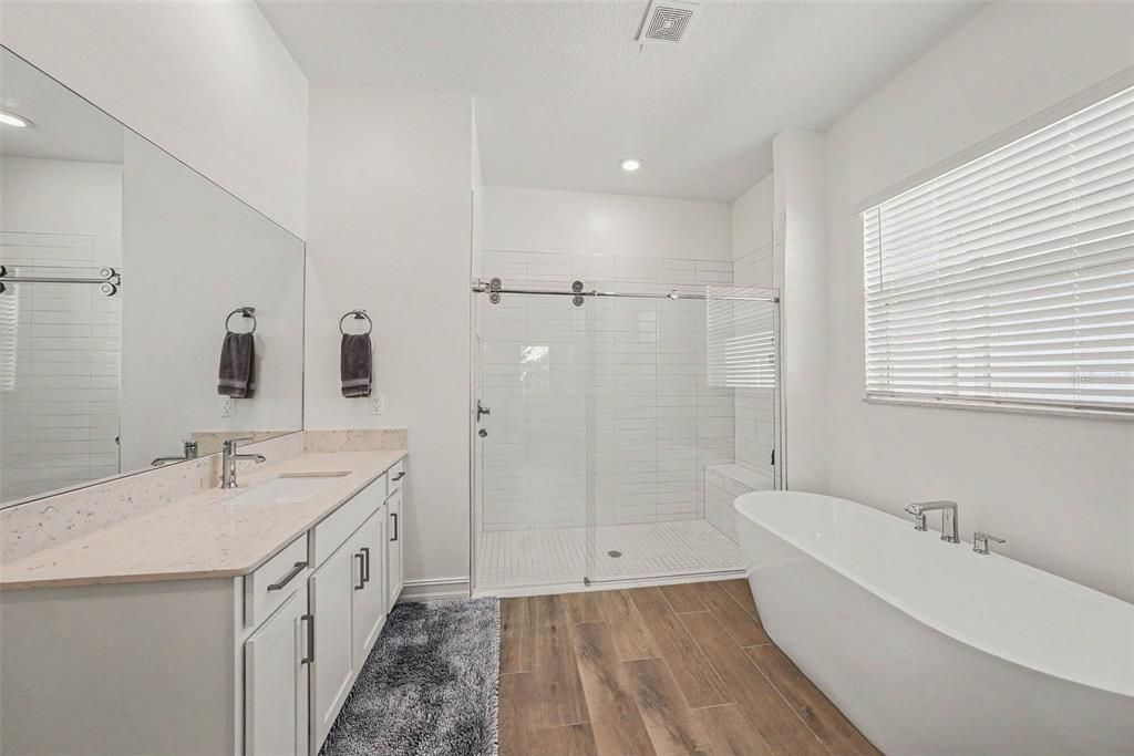 For Sale: $575,000 (4 beds, 3 baths, 2632 Square Feet)