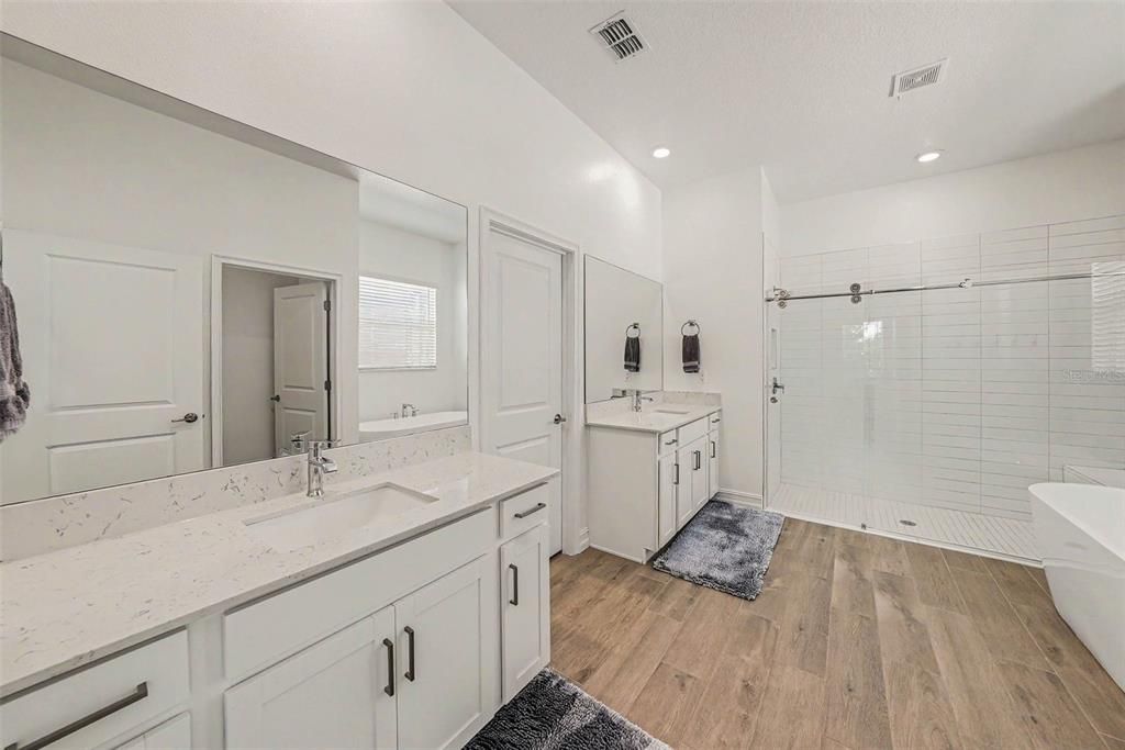 For Sale: $575,000 (4 beds, 3 baths, 2632 Square Feet)
