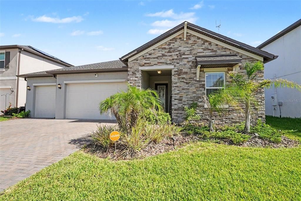 For Sale: $575,000 (4 beds, 3 baths, 2632 Square Feet)