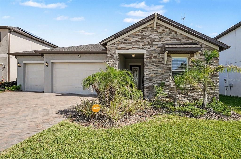 For Sale: $575,000 (4 beds, 3 baths, 2632 Square Feet)