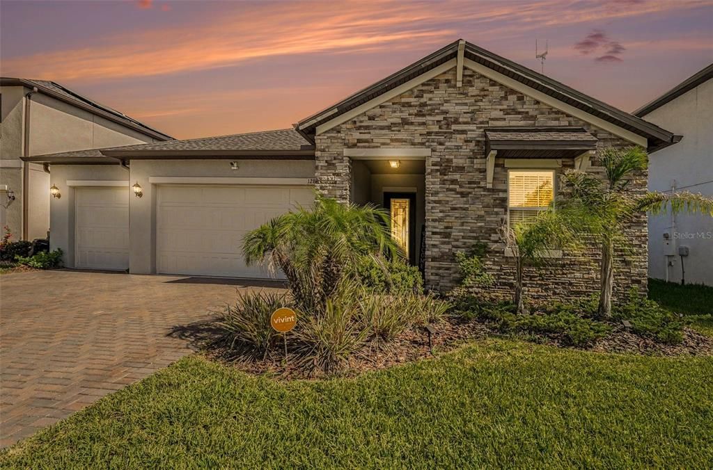 For Sale: $575,000 (4 beds, 3 baths, 2632 Square Feet)