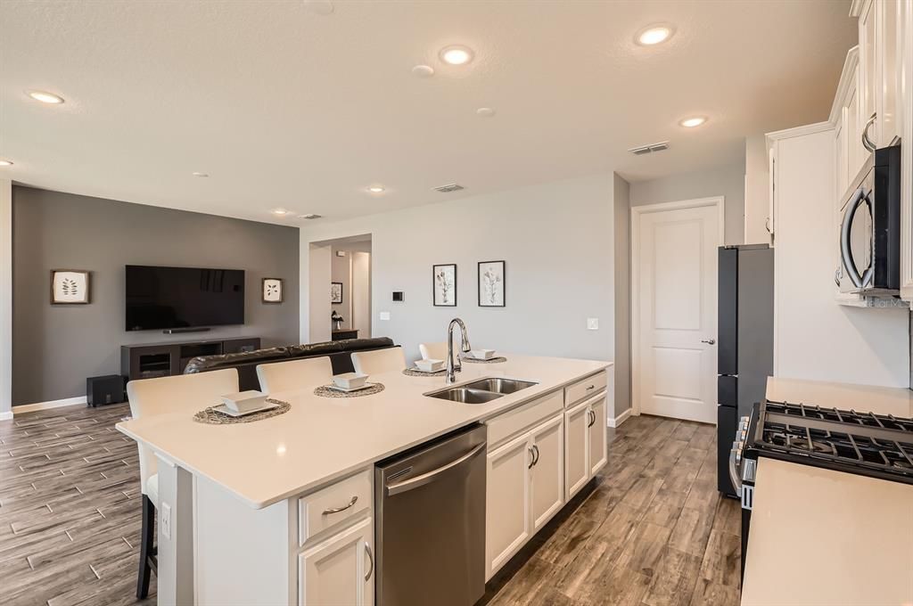 На продажу: $389,999 (3 спален, 2 ванн, 1538 Квадратных фут)