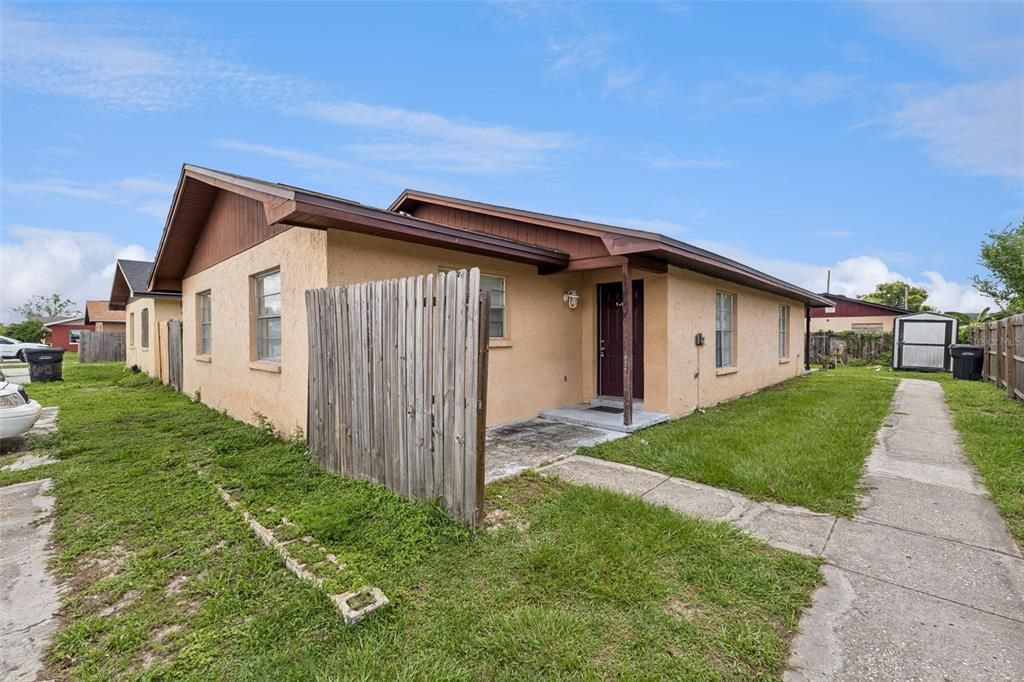 For Rent: $1,300 (2 beds, 2 baths, 950 Square Feet)